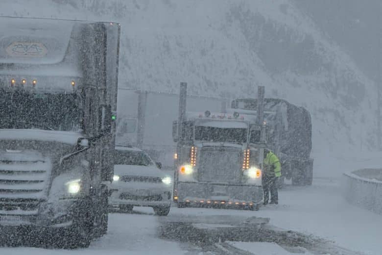 Following I-84 chaos, ODOT reminds drivers to follow state chain