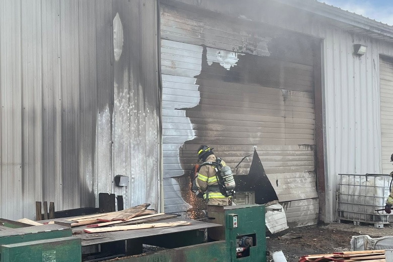 Firefighters save Umatilla pallet factory after storage bins catch fire